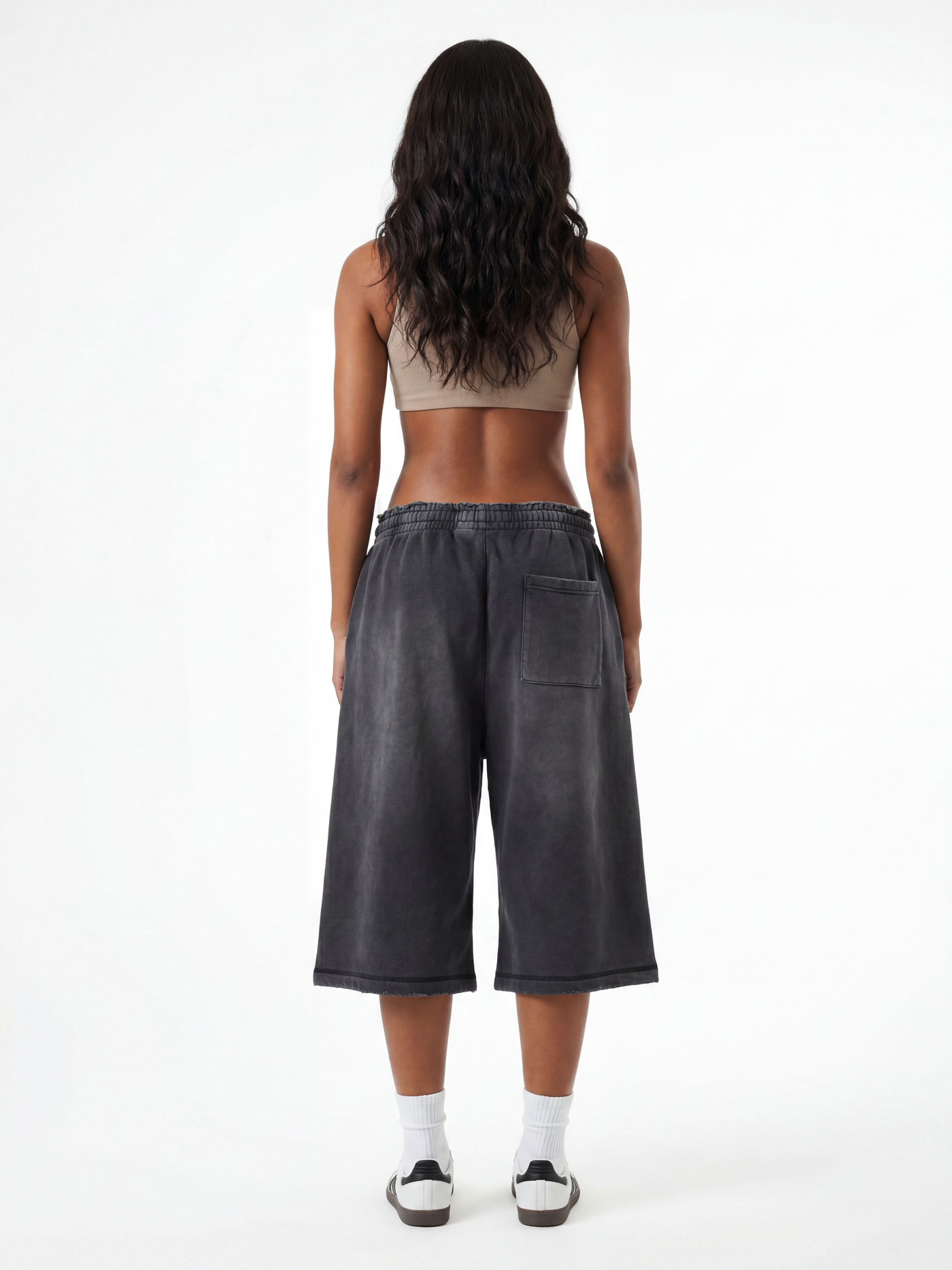 The Wide-Leg Sweat Shorts – Washed Charcoal