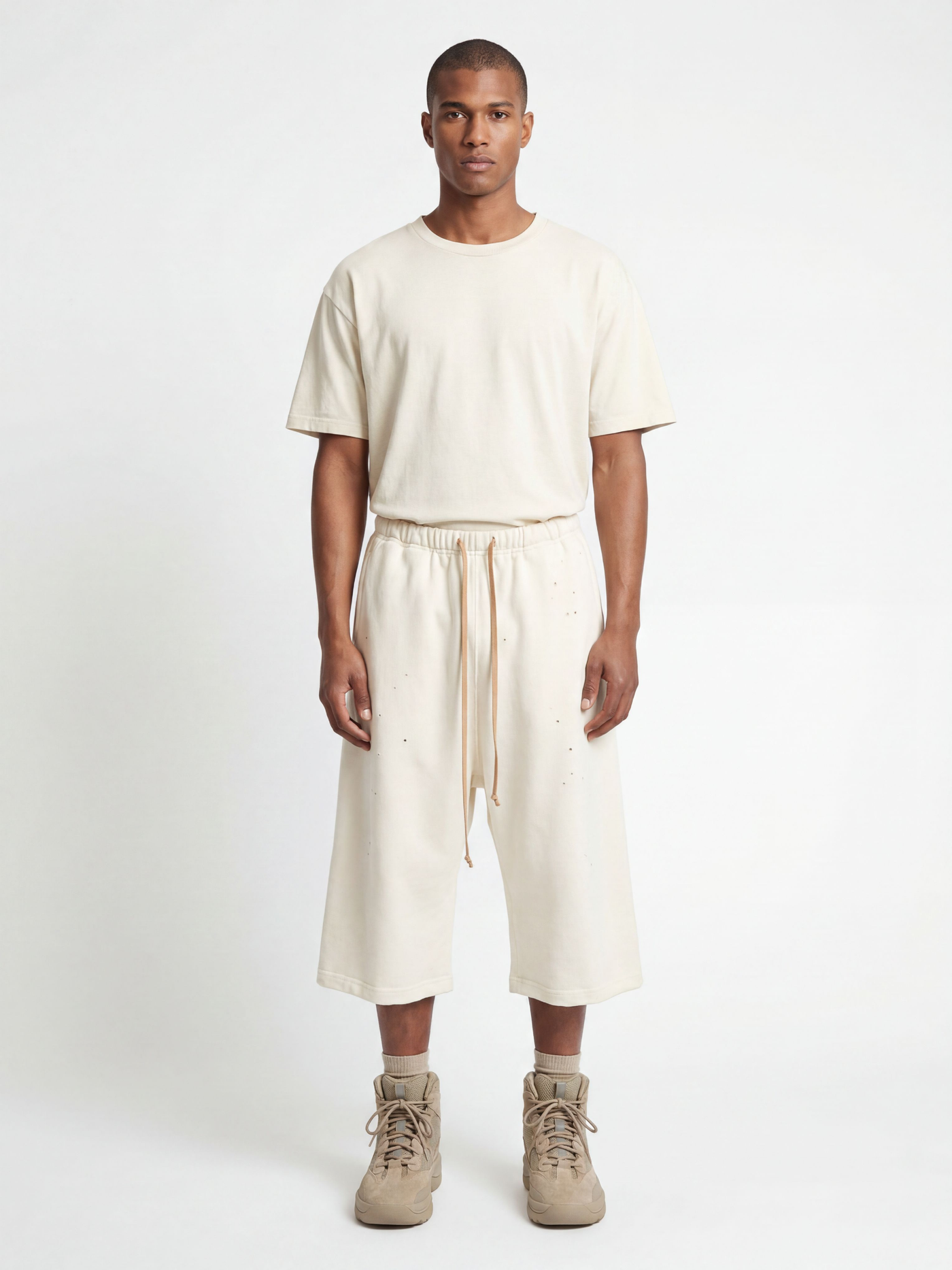 Off white 3/4 sweatshorts
